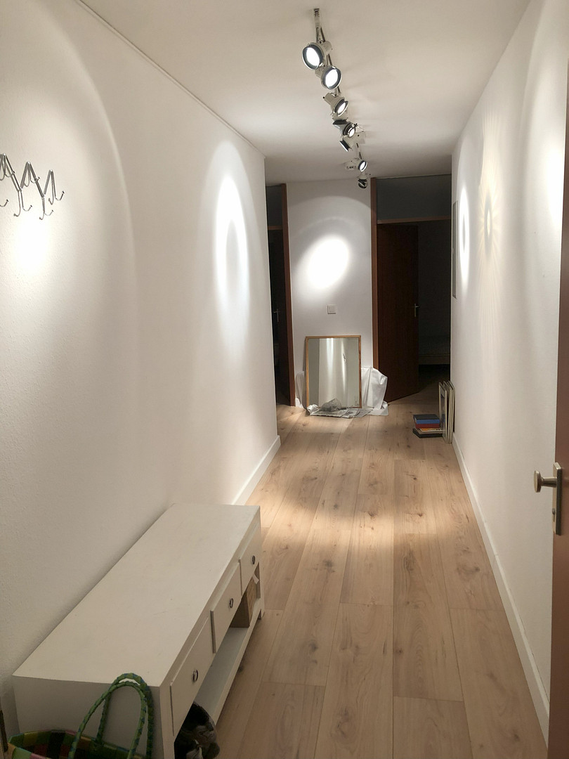 Bezugfreie 2-Zi Wohnung, 2xBalkon, Tiefgaragenplatz, Küche, SpühlMa., WaschMa.