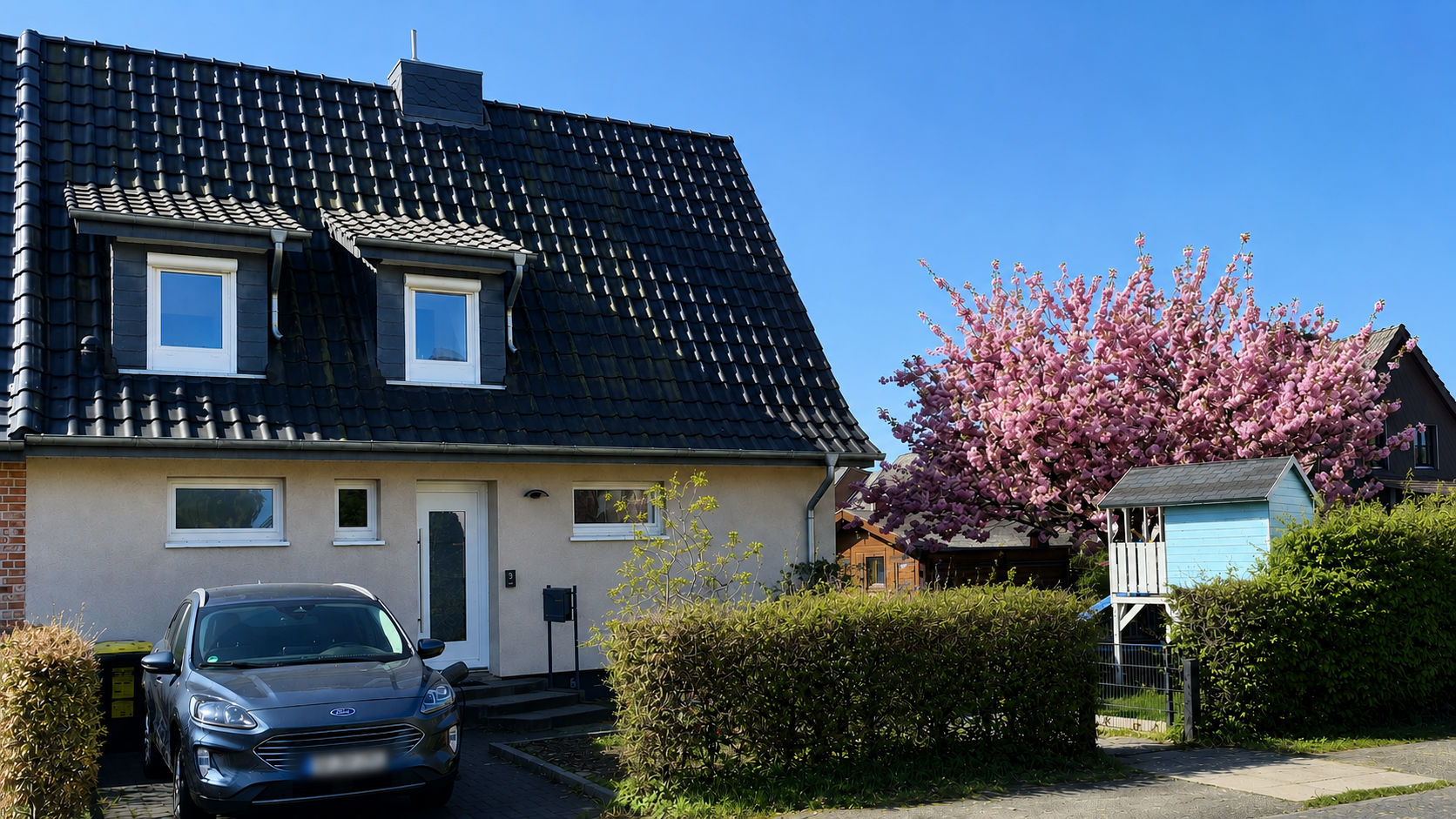 Modernisierte Doppelhaushälfte mit Sonnenterrasse – provisionsfrei