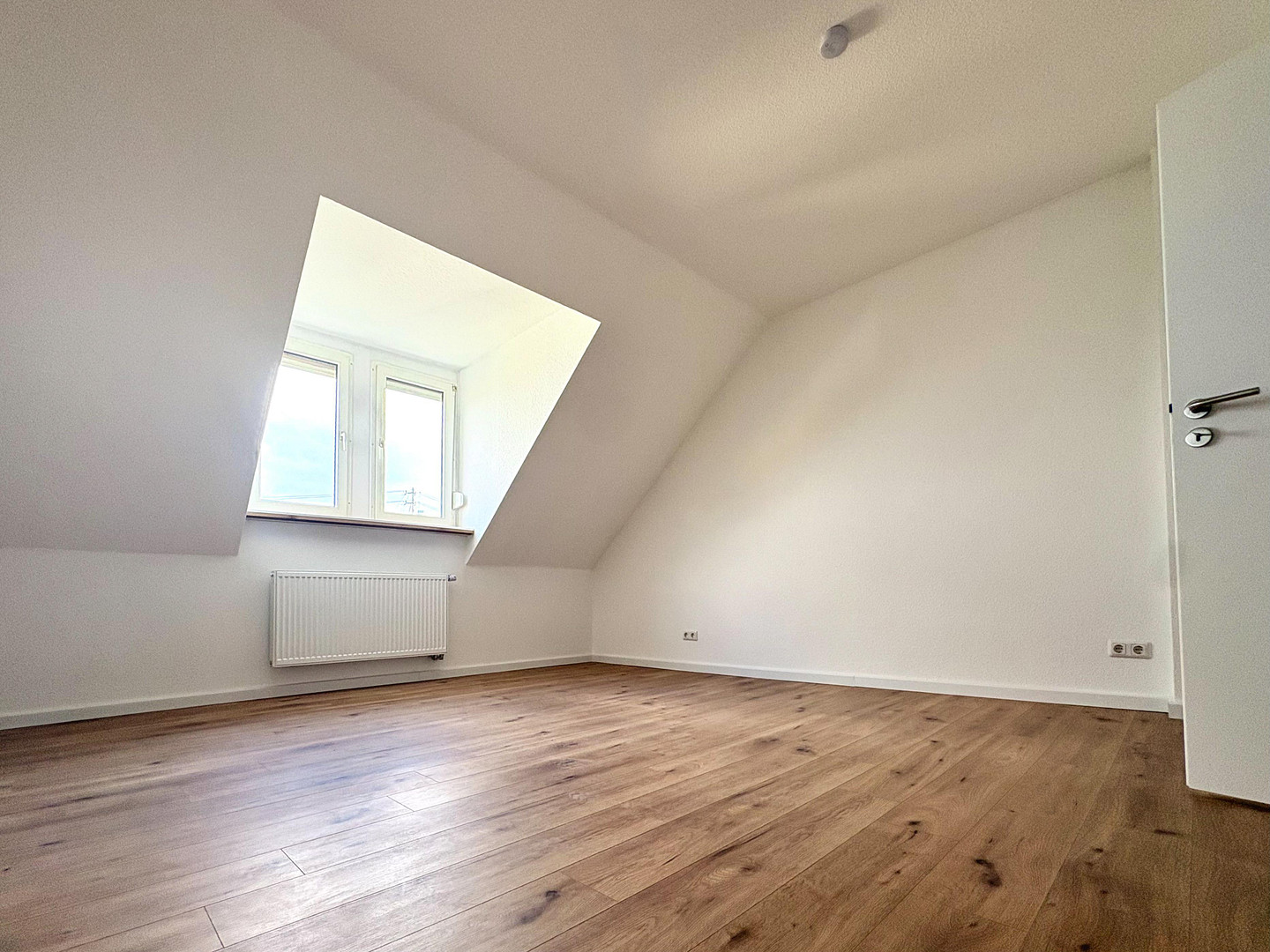 Kernsaniert mit 5,3% Rendite: Provisionsfreies Altbau-Invest nahe Künstlerviertel
