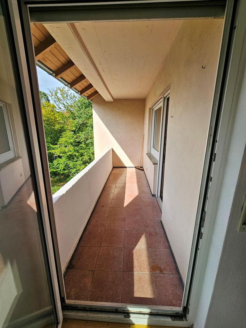 Kapitalanlage mit hoher Rendite: Helle sanierte Wohnung mit Balkon